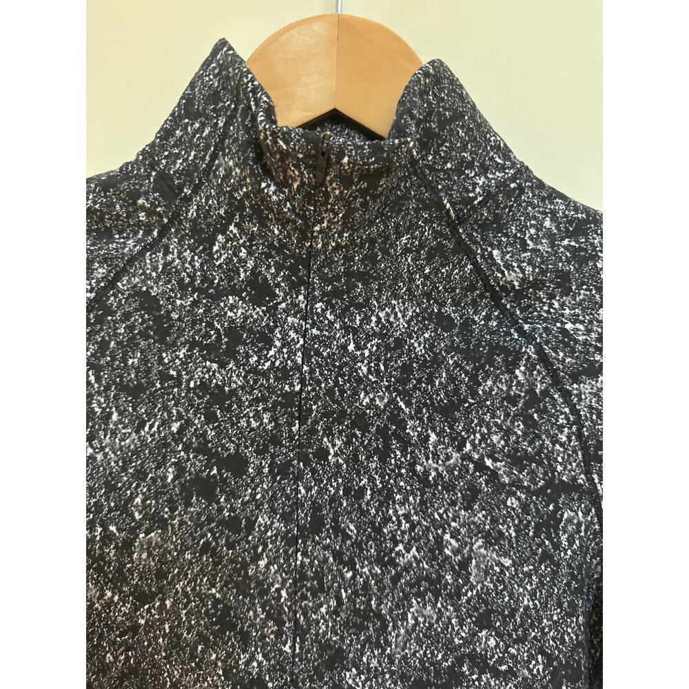 LULULEMON Outrun the Elements 1/2 Zip Pullover in Misted Jacquard Black White - Picture 2 of 8
